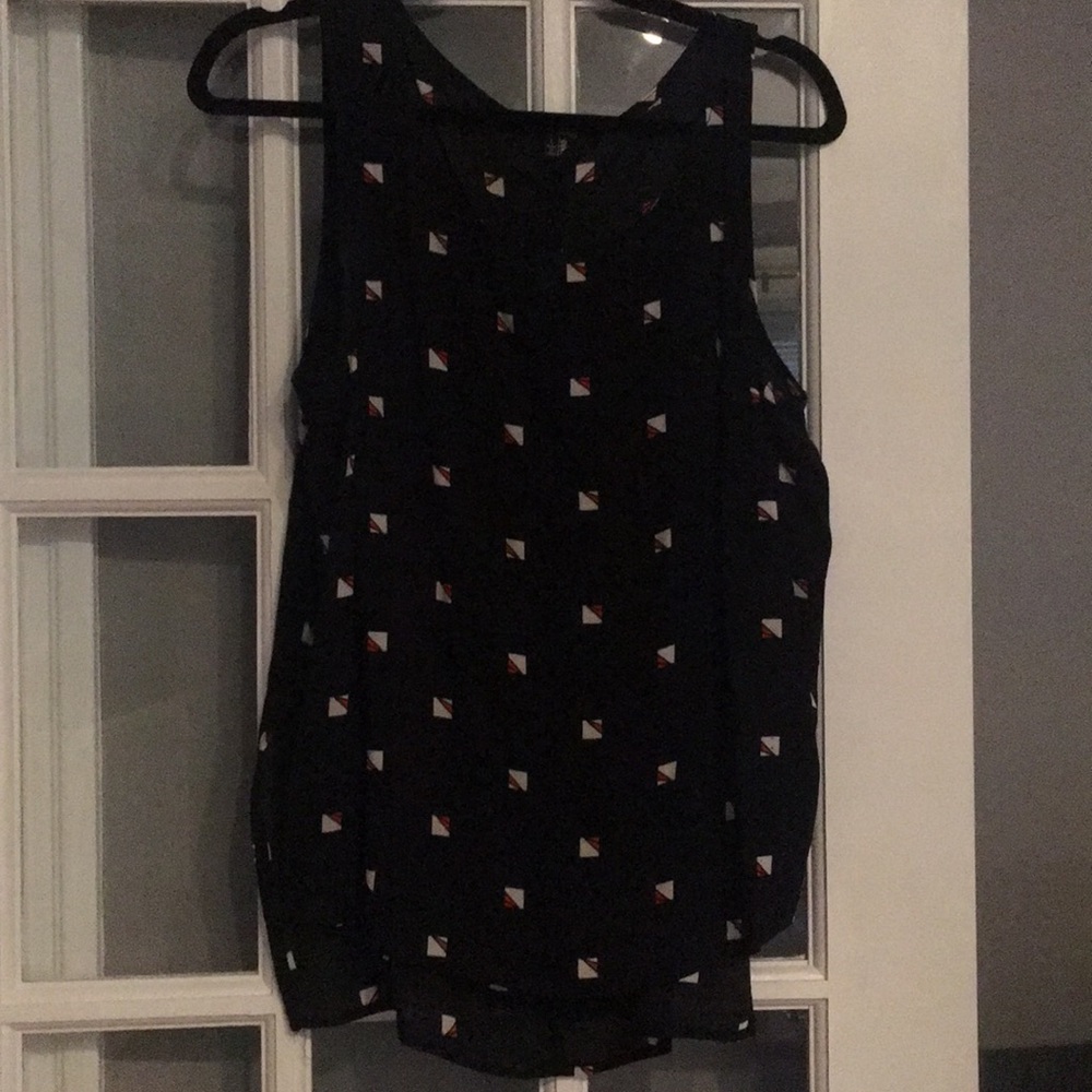Scoop neck patterned tank